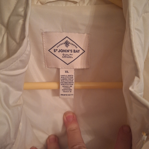 NWT St. John's Bay puffer vest with gold accents in ivory cream sz XL - Picture 11 of 16